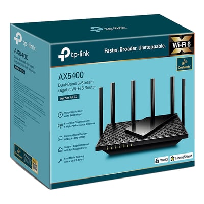 Emballagen til TP-LINK Archer AX72 AX5400 dual-band Wi-Fi 6-router med routeren og dens antenner på æsken.