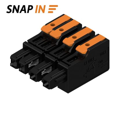 Weidmüller 4-polet hybridstik med SNAP IN-tilslutning og orange håndtag, set skråt forfra.