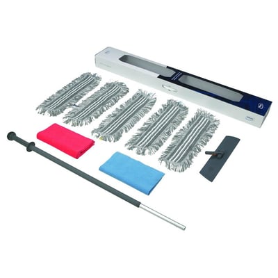 Vikan rengøringssæt med teleskopskaft, grå mopper, rød og blå klude og fremfører, præsenteret i kasse på hvid baggrund.