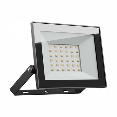 Sort SpectrumLED LED-projektør på 30 W med lysflade og justerbar monteringsbøjle.