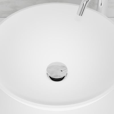 Nærbillede af Scandtap pop-up bundventil i blank krom finish, der passer til en rund hvid håndvask.