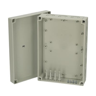 Fibox MNX monteringskasse med gråt dæksel, 255x180x75mm, åben for at vise indvendige monteringspunkter og blankede kabelføringshuller.