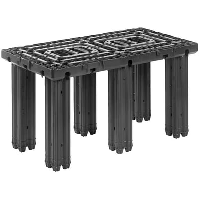 Sort Wavin Q-Bic Plus LC regnvandskassette med åben gitterstruktur, set skråt ovenfra; måler 1200 x 600 x 600 mm.