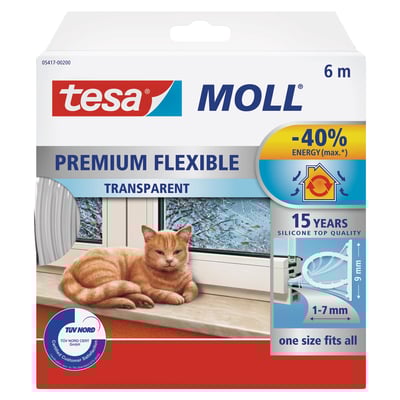 tesamoll PREMIUM FLEXIBLE silikonetætningsliste i klar, 6 meter lang, vist på emballage med en orange kat ved et vindue.