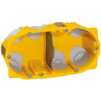 Legrand gul lufttæt forfradåse til 40mm rør, med integreret trækaflastning og skruer til montering i pladevægge.