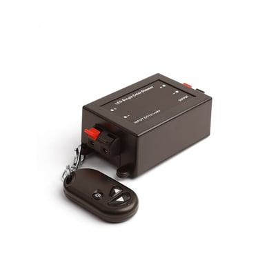 Fjernbetjent LED lysdæmper til 12/24V systemer, hvid, med fjernbetjening og input/output terminaler.
