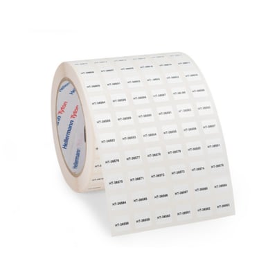 Rulle med hvide HellermannTyton-komponentlabels til termotransfer, 38,1 x 19,05 mm, med trykte koder.