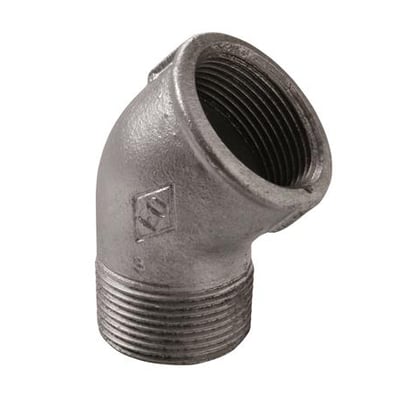 Galvaniseret vinkelfitting med 45 graders bøjning, 1/2" han- og hun-gevind, lavet af slidstærkt metal.