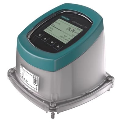 Siemens SITRANS FM MAG 5000 flowmåler med 230V AC forsyning og IP67-klassificering, vist på en neutral baggrund.