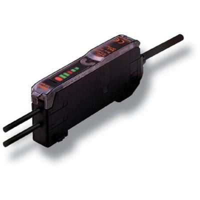 Fotoelektrisk sensor E3X-NA51 med optisk fiberforstærker, bar LED-display og 2 meter kabel på hvid baggrund.