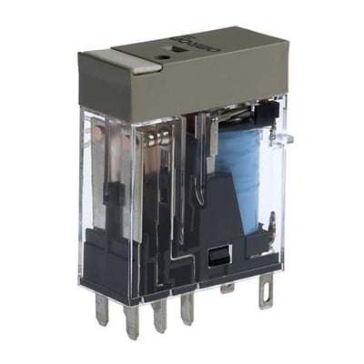 Omron G2R-2-SN DC110(S) relæ, 8-polet DPDT plug-in med 5A kapacitet og synlige mekaniske dele samt spole.