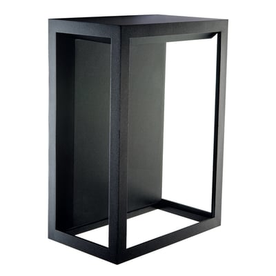 SG Armaturen Fagernes udendørs armatur i sort metal med et moderne, kubistisk design og hvid baggrund.