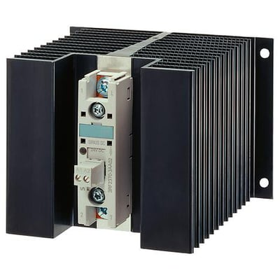 Siemens 3RF2370-3BA02 solid-state kontaktor med kraftig sort køleplade, 70A og 24-230V/24V DC driftspænding.