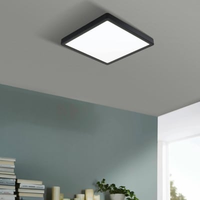 EGLO Fueva 5 loftlampe i sort, 285x285 mm, med integreret LED og 2300 lumen lysstyrke.