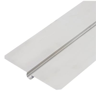 GTBUILD varmefordelingsplade i 0,5 mm aluminium med omega-form til Ø20 mm rør, vist på hvid baggrund.