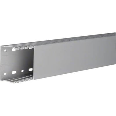 Hager opslidset ledningskanal DNG50075 i grå kunststof med målene 50 x 75 mm og en længde på 2 meter.