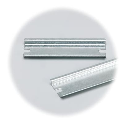 Fibox DIN-35 skinne i aluzink med dimensionerne 35 x 200 x 7,2 mm, perfekt til Piccolo og MNX kapslinger.