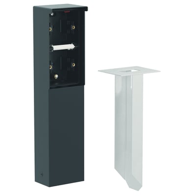 Niko Hydro stikkontaktsøjle i sort rustfrit stål med åben front, vist sammen med et monteringsspyd.