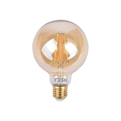 FESH Smart Home LED Globe pære med E27 fatning og amber glas isoleret på hvid baggrund.