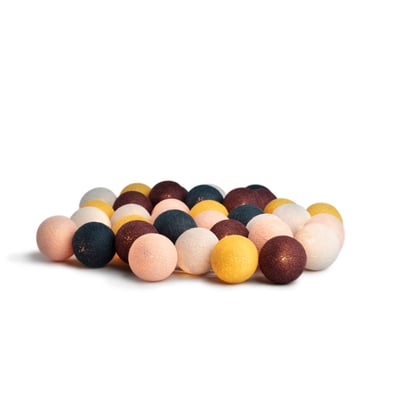 Samling af IrisLights lyskæde-kugler i forskellige farver som petrol, aubergine, sennep og sart lyserød på en ren hvid baggrund.