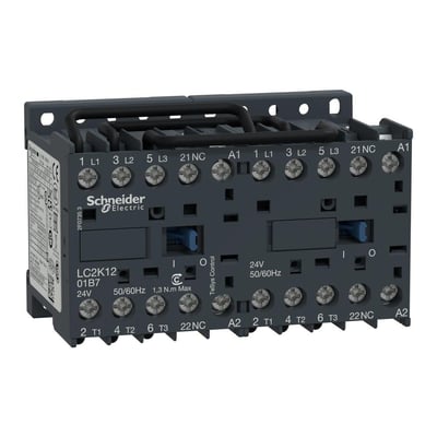 Schneider Electric TeSys K reverseringskontaktor med 3 poler, 12A og 110VAC spole med 2NC hjælpekontakter, vist med skrueklemmer.