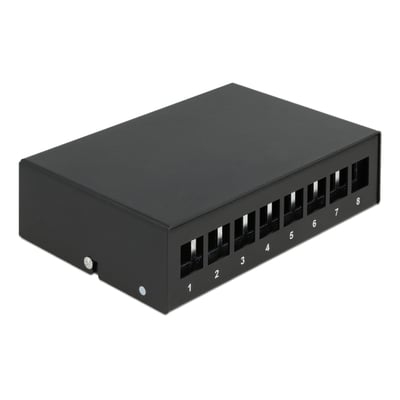 Sort Delock Keystone-patchpanel med otte nummererede porte til Keystone-moduler, set skråt forfra.