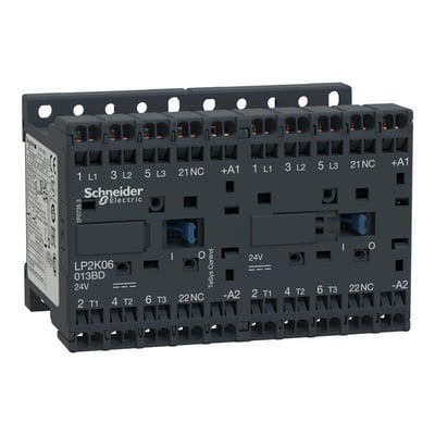 Schneider Electric TeSys K revers kontaktor med 6A, 2x3P+1NC og 24VDC spænding, vist med synlige terminaler og mærkning.