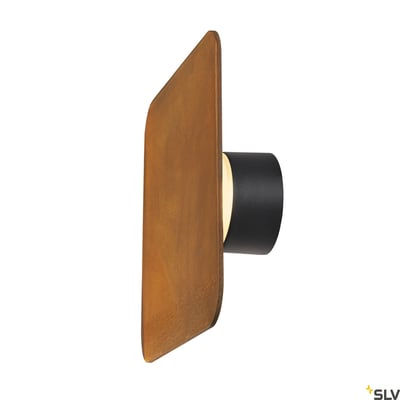 SLV MANA RUSTY lampeskærm med rusteffekt, vist fra siden med den sorte lampefod og et glimt af lys.