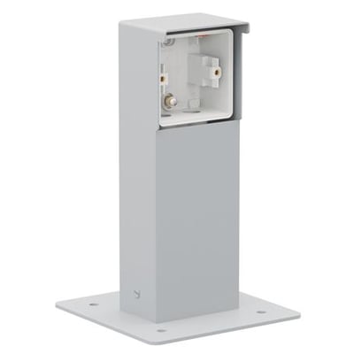 Niko Hydro stikkontaktsøjle i grå med flange og åbent kabinet til montering af modul. Designet til udendørs brug, 240x83x68 mm.