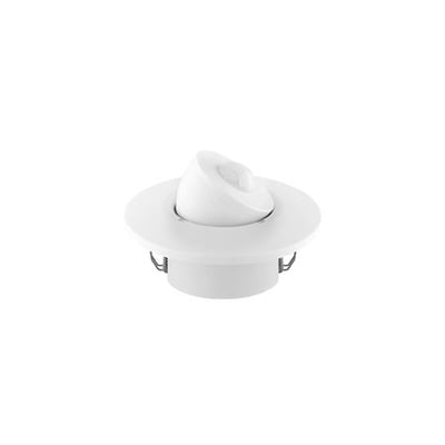 Hvid DALI-2 CS PIR sensor til indbygning i loft med integreret dagslysstyring. Sensoren har en rund hvid flade med en justerbar sensorpind.