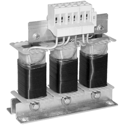Schneider Electric motor choke ATV71, 90A, med tre spoler og hvid terminalblok, monteret på en metalbase.