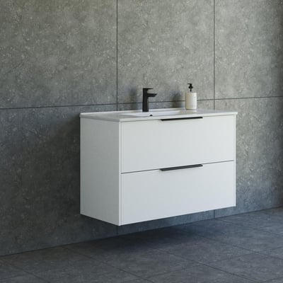 Dansani Mido+ Classic møbelsæt 101 cm, hvid mat med Amber vask, installeret på en moderne badeværelsesvæg.