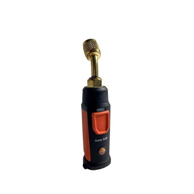 Testo 549i smart probe-trykmeter med sort og orange hus og en opadrettet, messingfarvet tilslutning.