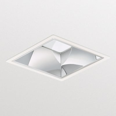 Philips Luxspace Downlight DN572B, et hvidt kvadratisk indbygningsspot med blank reflektor, monteret i et lyst loft.