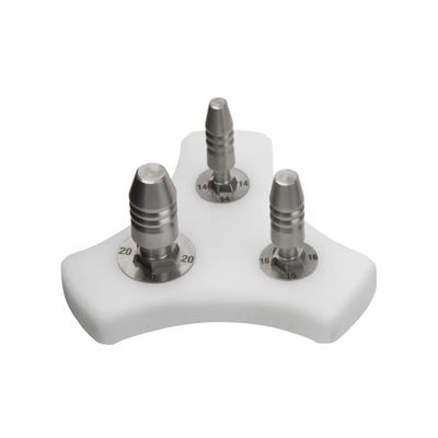 Roth kalibreringsværktøj i hvid plast med tre metalindsatser mærket 14, 16 og 20 mm.