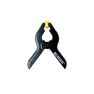 Ironside limklemme med 26 mm spændevidde, vist forfra med sorte håndtag og gule bakker.