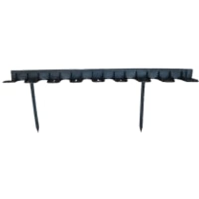 NID Georeff kantsikring på 45 mm i mørkegrå med integrerede plastiksøm til fastgørelse i jorden.