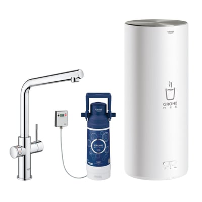 GROHE Red II Duo køkkenarmatur med L-tud i Supersteel samt L-kedel og filter vist samlet.