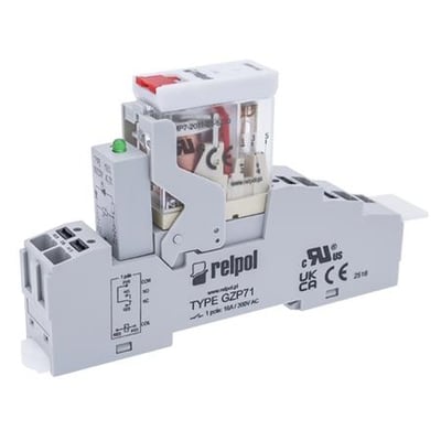 Relpol komplet stikbensrelæ med sokkel, 8 A, 2 C/O og 230 VAC, set skråt forfra med synlig LED-indikator.