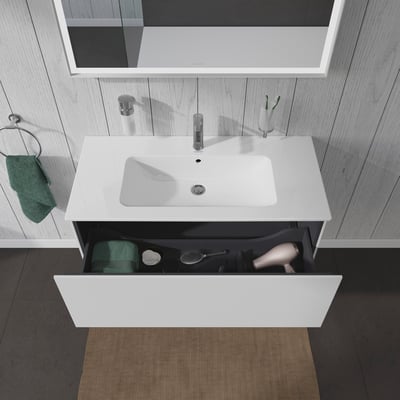 Duravit L-Cube vaskeskab i hvid mat med åben skuffe indeholdende en hårtørrer og badeværelsestilbehør.