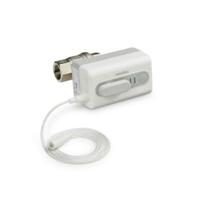 Resideo L5 WiFi-afspærringsventil med hvid aktuator, 1" tilslutning og kabel set skråt forfra.