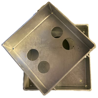 Overblik over to Jesmig miniriste til integrerede fliser, hver med dimensioner på 160 x 83 mm og galvaniseret overflade, stablet oven på hinanden.