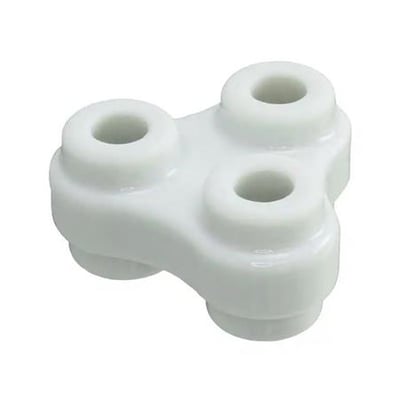 Omron elektrodeseparator F03-14-3P med 3 keramiske huller til elektroder, lavet af hvidt keramikmateriale.