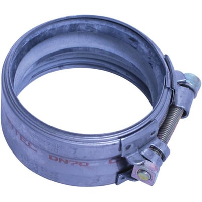 Powerkobling SML i stål til 80mm rør med en synlig EPDM pakning og spændesystem med bolt og møtrik.