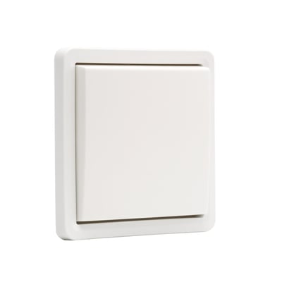 Niko fjedertryk i hvid plast med en stor trykflade, IP55-klassificeret og slagfast design.