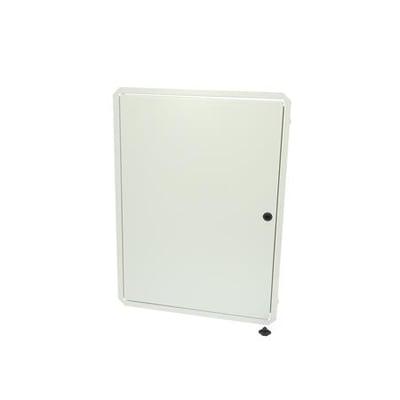 Fibox inderdørssæt i elforsinket stål til Arca vægskabe 800x600 mm, lukket og monteret på en hvid baggrund.