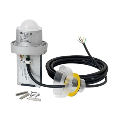 Kipp Retrofit upgrade kit med 850 lumen og 4000K LED-DAC, vist med tilbehør som skruer og kabler.