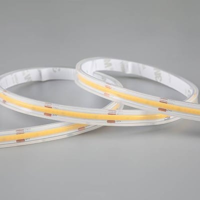 Tættere billede af Ansell Lighting C-Cell COB LED strip, der fremhæver dens klippepunkter og 24V mærkning.
