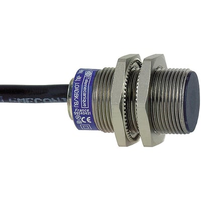 Schneider Electric XS1 induktiv sensor med M18 gevind, 10mm tasteafstand og 5m kabel, viser metalhus og blå mærkning.