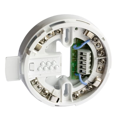 Schneider Electric EBI-11 sokkel med hvidt plastikhus og synlige skrueterminaler til kabler.